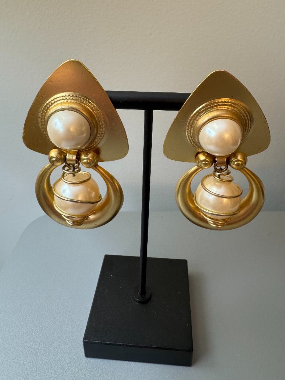 Vintage 1980s Matte Gold Faux Pearl Spiral Cage Drop Dangle Clip On Earrings